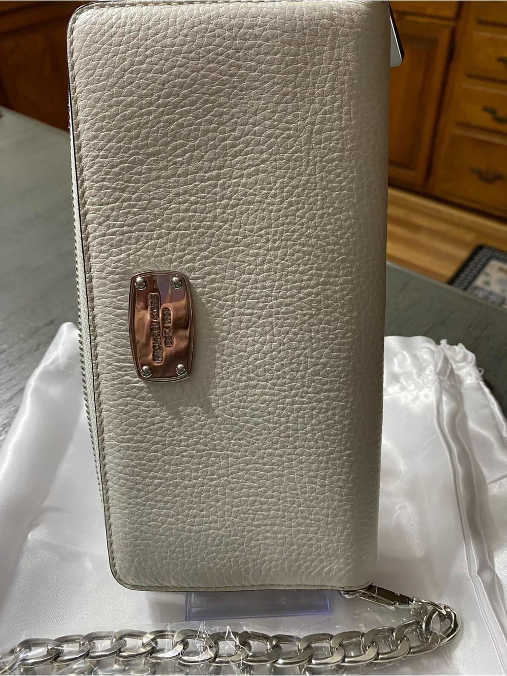 Michael Kors White Zip Around Wallet - Picture 3 of 16